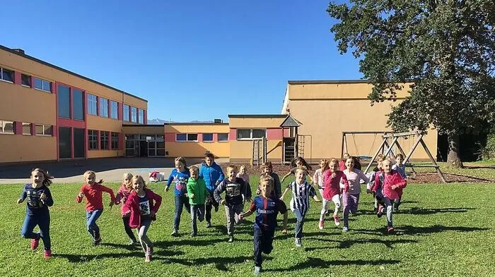 Los geht's: Die 3b Klasse der VS Maßweg (Spielberg) läuft zur Sonne ☀