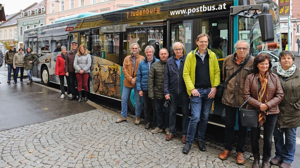 Mit der Präsentation des Busses hat der Photomonat sein Ende gefunden