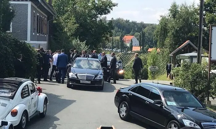 Putin beim Lokal eingetroffen?