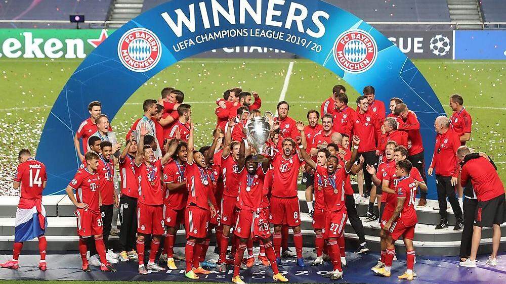 Die Bayern freuen sich über das zweite &quot;Triple&quot; der Vereinsgeschichte 