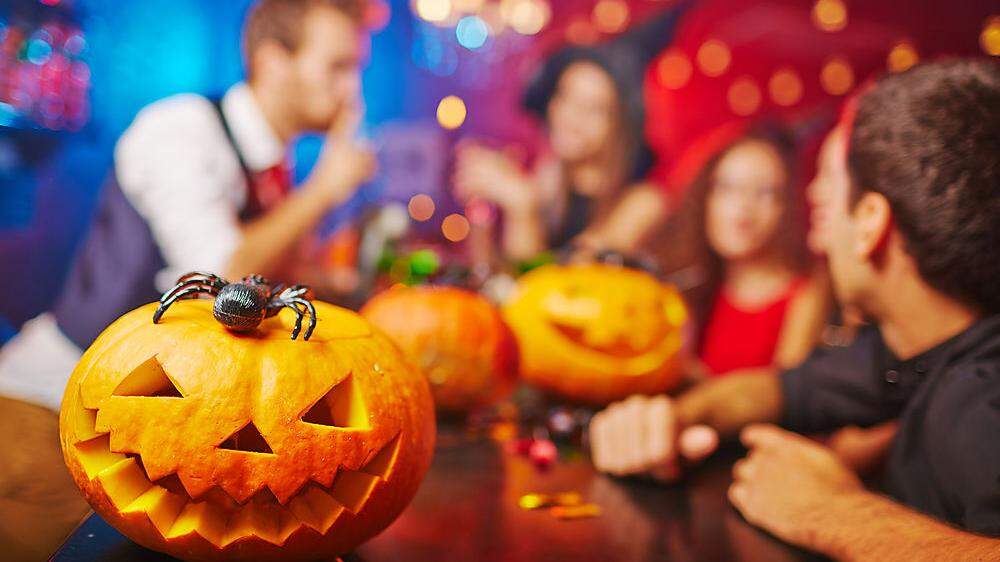 Auch zu Halloween sollten größere Menschenansammlungen in Innenräumen vermieden werden