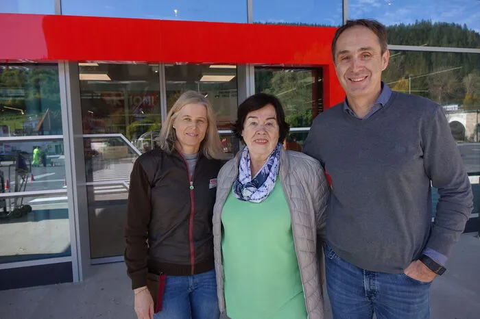Waltraud und Gernot Zeiringer, Geschäftsinhaber des Eurospar, in der Mitte Seniorchefin Gertrud Zeiringer