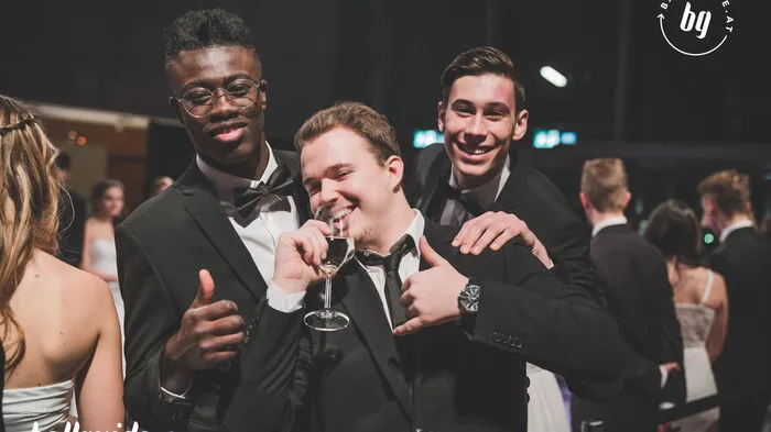 Die Maturanten des BG/BRG Oeversee luden am Freitag, dem 27. Jänner zu einem Ball, der seinesgleichen sucht. In der Helmut-List-Halle wurde unter dem Motto "Prom of Bel Air- Born in the 90's" bis in die frühen Morgenstunden gefeiert.
