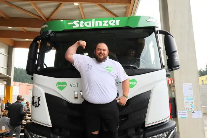 Seit 2020 betreibt Maximilian Fleck diesen Kraftsport und erreichte schon beachtenswerte nationale und internationale Preise. 