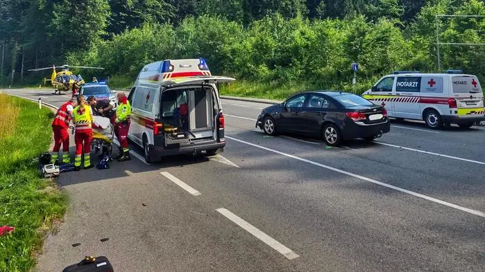 Im Einsatz waren ein Rettungswagen des Roten Kreuzes Deutschlandsberg, Notarzt, Rettungshubschrauber sowie Polizei