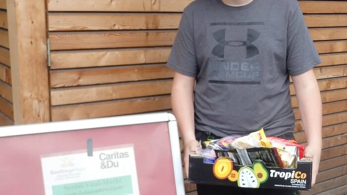 Jonatan Eibl bei seiner Arbeit im Sozial-Vital-Markt in Schladming