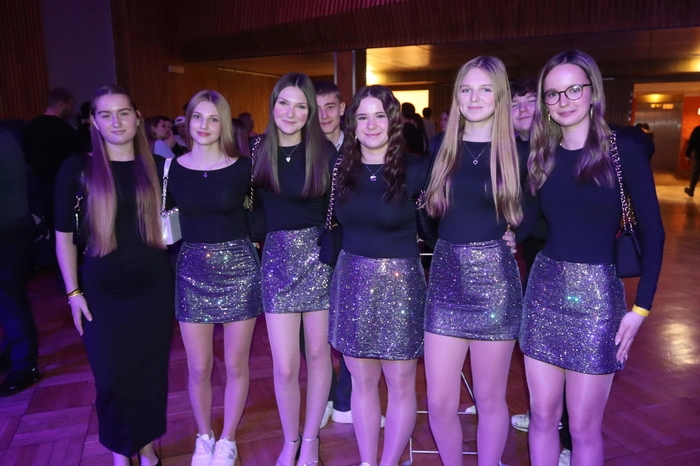 Viele Besucher kamen im feierlichen Outfit zur X-Mas-Party.