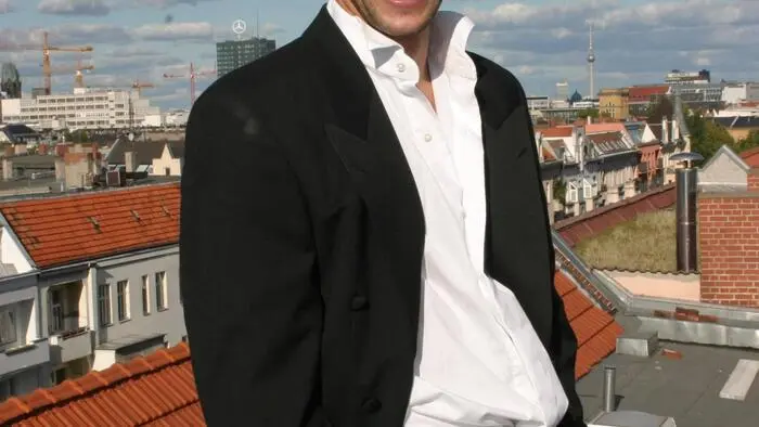 Der deutsche Schauspieler Christian Oliver kam Anfang des Jahres mit seinen zwei Töchtern bei einem Flugzeugabsturz in der Karibik ums Leben. Er wurde als Hauptkommissar Jan Richter in der Serie „Alarm für Cobra 11“ bekannt und spielte zudem in international erfolgreichen Produktionen mit.
