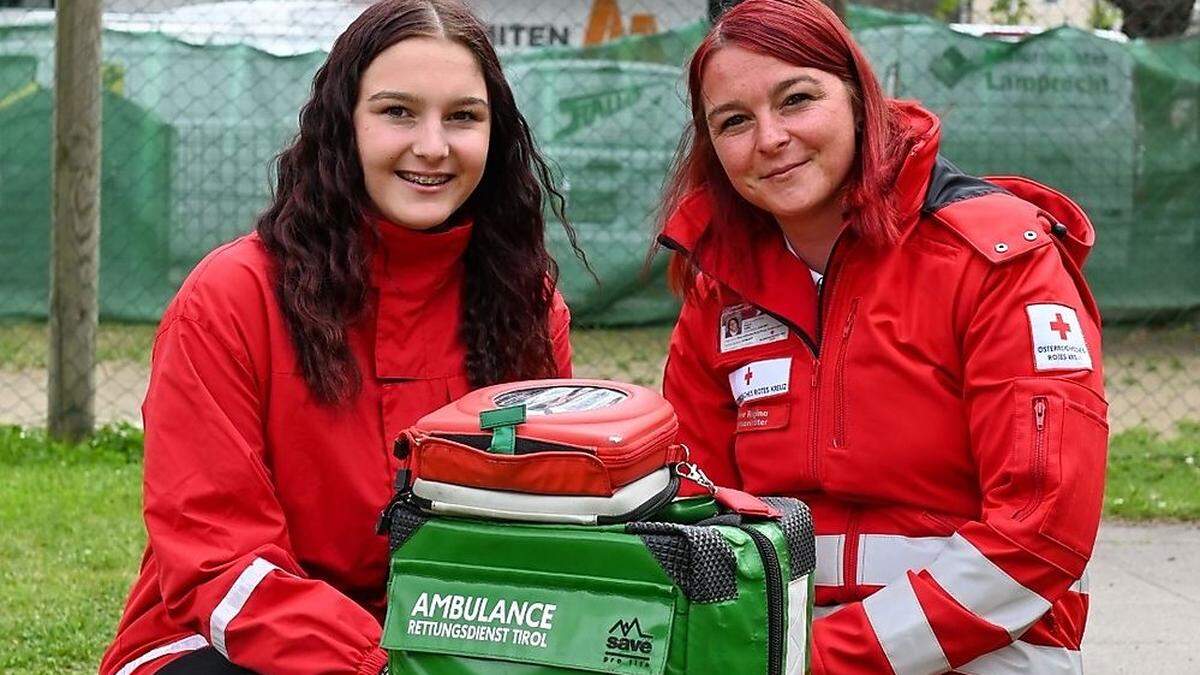 Abelina Mariacher (links) aus Matrei ist eine der Ausgezeichneten. Im Bild auch Regina Mariacher, die Mutter von Abelina