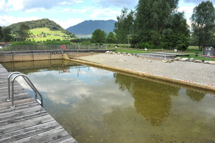 In der Mitte steht etwas Wasser