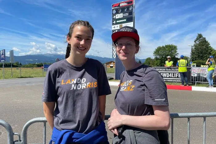 Extra aus dem Unterallgäu angereist und große Fans von McLaren-Pilot Lando Norris: Nathalie und Olivia.