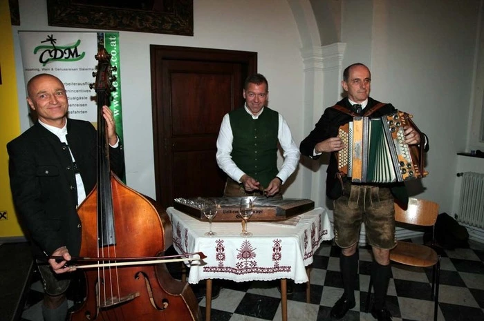 Die Volksmusikgruppe Stainz sorgte u. a. für die musikalische Unterhaltung ...