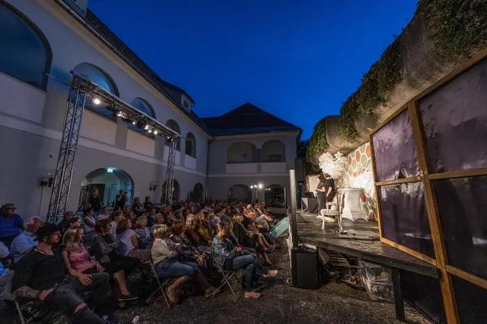 Hodenlose Frechheiten Eva Brislinger und Sonja Steger  Sommertheater Klagenfurt 