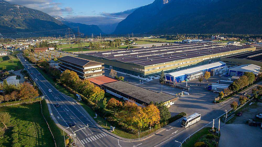 In Osttirol werden Produktionsmitarbeiter gesucht. Im Bild: das Liebherr-Werk in Lienz