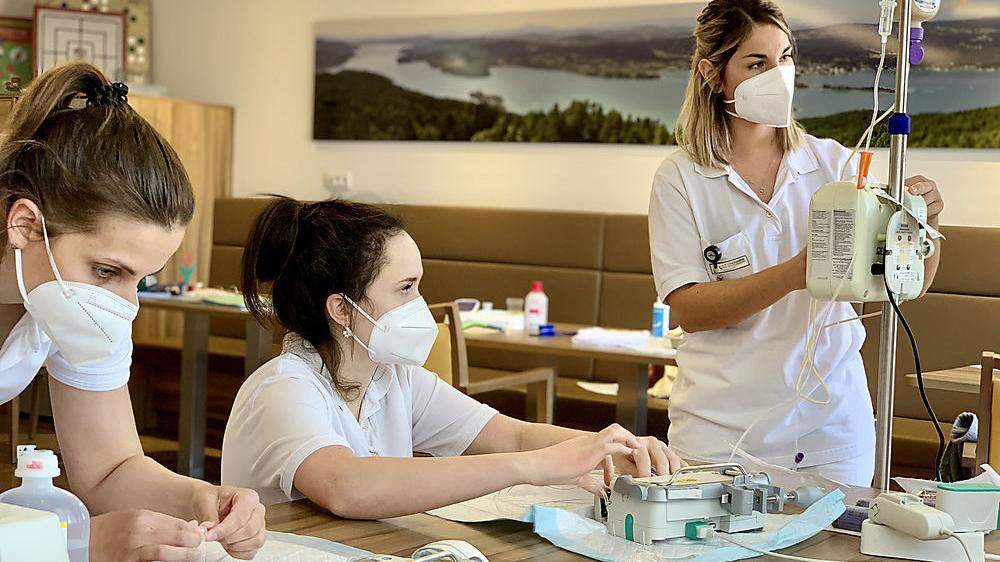 Pflegestudierende der FH arbeiteten drei Wochen lang eigenverantwortlich auf der Akutgeriatrie-Station im Elisabethinen-Krankenhaus