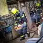 Das Brandgut wurde aus dem Haus transportiert