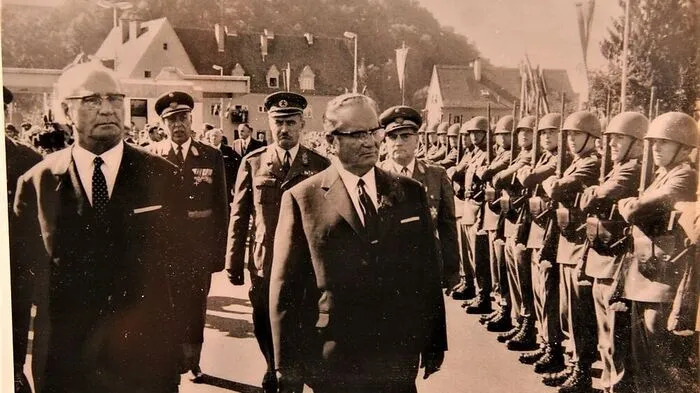 Franz Jonas (li.) und Marschall Josip Broz Tito bei der feierlichen Eröffnung der Grenzbrücke