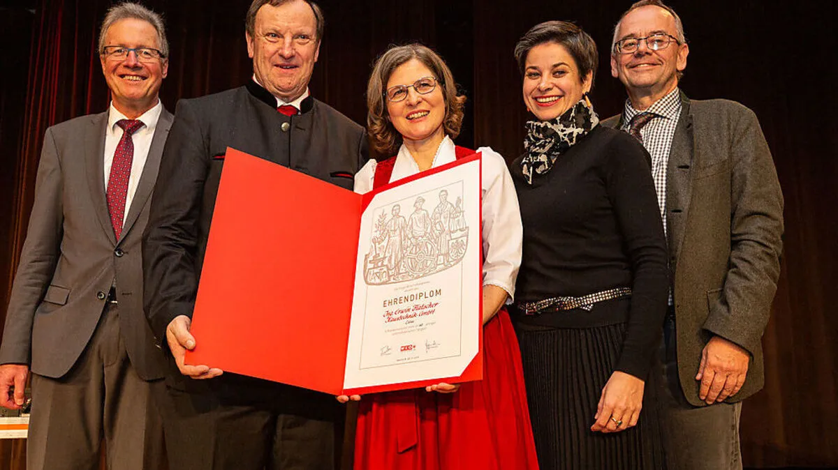 Ehrendiplom für das Geburtstagskind: Michael Aichner, Erwin und Dagmar Flatscher, Michaela Hysek-Unterweger, Anton Pletzer  	