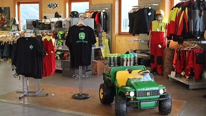 ÖFORST ist Generalimporteur von John Deere Forstmaschinen und bietet professionelle Beratung