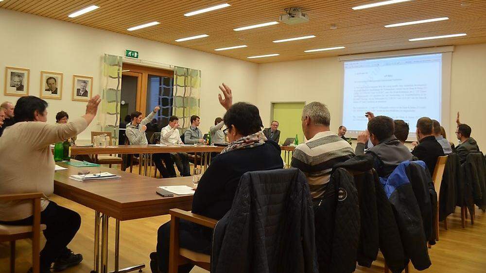 Der Gemeinderat Birkfeld fällte Grundsatzbeschlüsse für die Sanierungen der Volksschule und der Peter-Rosegger-Halle
