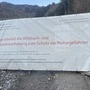 Eine von der Wildbach- und Lawinenverbauung abgesperrte Baustelle am Grafenbach in Gaimberg