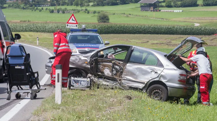 Schwerer Verkehrsunfall auf der Felbertauernbundesstraße kurz vor der Gemeinde Ainet