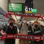 Drei Anhänger der GLBG Crew vor dem Abflug nach Bukarest