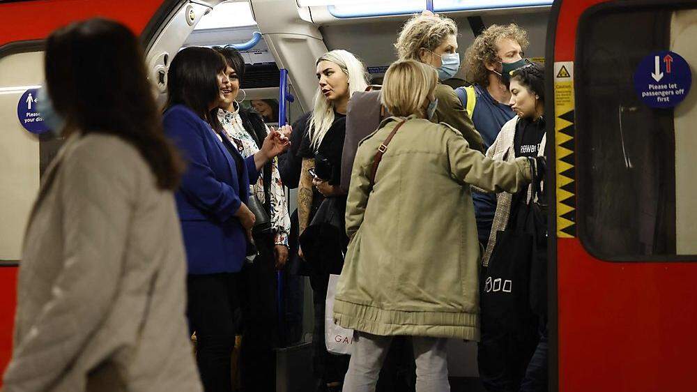 Alltagsszene in Londoner U-Bahn