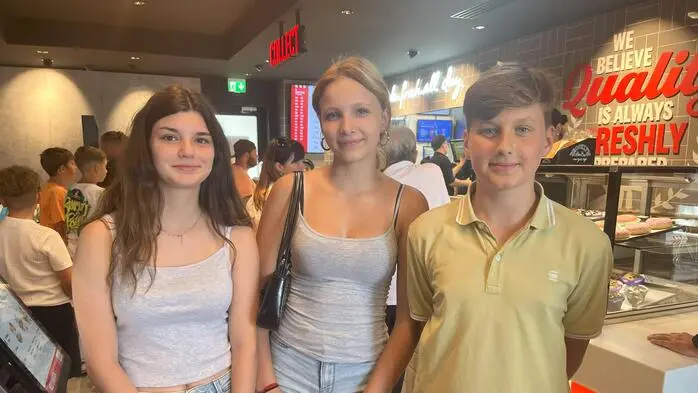 Der Andrang am Tag der Eröffnung von KFC in Spittal ist groß