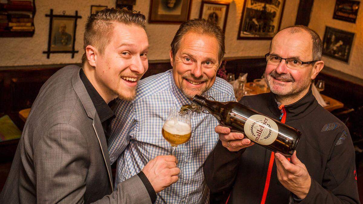 Prost! Philipp und Leo Schuster, Rudolf Malle (von links)