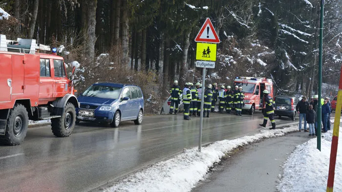 In St. Ulrich bei St. Andrä ist ein schwerer Unfall passiert. Eine 52-jährige Lenkerin fuhr mit ihrem Auto in den Straßengraben.