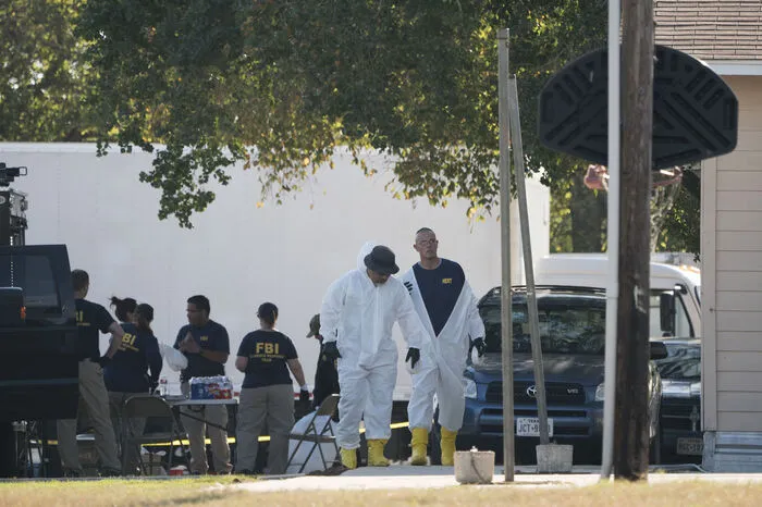 Ein junger Mann hat am 5. November 2017 während einer Andacht in einer Kirche in Texas in Sutherland Springs das Feuer auf Gläubige eröffnet und mindestens 26 Menschen getötet. Das jüngste Opfer ist fünf Jahre alt, das älteste 72.