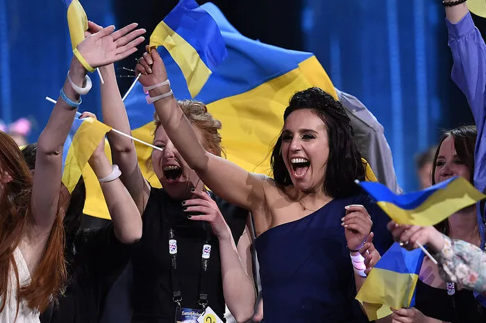Erstmals nahm die Ukraine 2003 am Bewerb teil. Schon 2004 konnte Ruslana mit "Wild Dances" den ersten Sieg für die Ukraine beim ESC in Istanbul verbuchen - Samstagabend durfte sich Jamala freuen.
