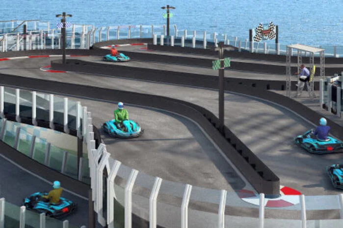 Für die Werft gehört die "Norwegian Joy" zu den größten Schiffen, die in Papenburg je gebaut wurden. Auf dem Schiff ist die laut Reederei weltweit erste Gokart-Rennstrecke auf einem Kreuzliner installiert. Die Rennbahn ist zweistöckig.