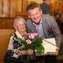 Christian Scheider und die Jubilarin Maria Czerny