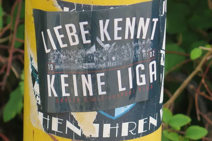 Teils humorvoll, teils derb, stets mit Leidenschaft