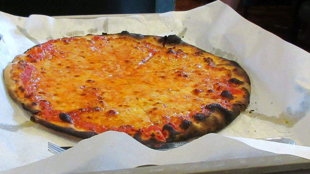 Die Pizza, die der 22-Jährige essen wollte, hat sicher nicht mehr so gut ausgesehen wie diese am Bild