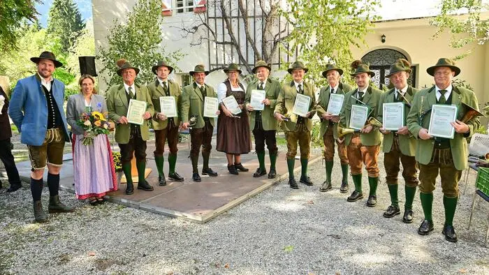 Zum 40-Jahr-Jubiläum der Jagdhornbläsergruppe Poludnig wurde auf Schloss Kuenburg gefeiert