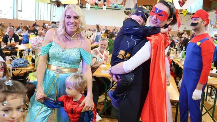 In Mühldorf ging beim Kindermaskenball mit Hokus Pokus Musikus die Post ab