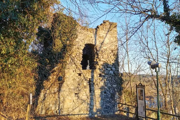 "Sonne für die Seele" betitelt Angela Steiner ihr Bild von der Burgruine Obervoitsberg. Vor dem Sonnenuntergang hatte sie sich zu einem Spaziergang dorthin aufgemacht, ihr Seelenbalsam, wie sie sagt.