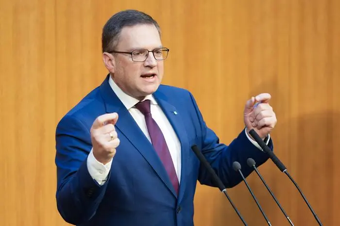 „Ich glaube, wir haben so viel gemacht, dass die Menschen es gar nicht mehr fassen können.“ - ÖVP-Klubchef August Wöginger ortet eine gewisse Überforderung bei der Bevölkerung ob des koalitionären Reformeifers.