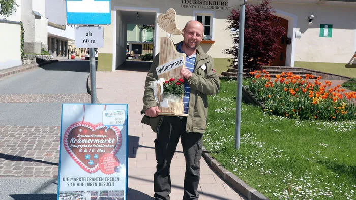 Zahlreiche Standler und Fieranten bieten am Feldkirchner Hauptplatz wieder ihre Waren aller Art an. Selbstverständlich werden alle Bestimmungen, welche seitens der Bundesregierung vorgegeben werden eingehalten: Der Mindestabstand und die FFP2-Maskenpflicht gilt im gesamten Marktgebiet (Hauptplatz).          Termine Krämermarkt Hauptplatz Feldkirchen:  Sonntag, 9. Mai 2021 - 08.00-18:00 Uhr Montag, 10. Mai 2021 - 08.00-18:00 Uhr 