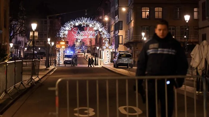 Trotz umfangreicher Sicherheitsmaßnahmen ist der Straßburger Weihnachtsmarkt zum Ziel eines tödlichen Anschlags geworden...