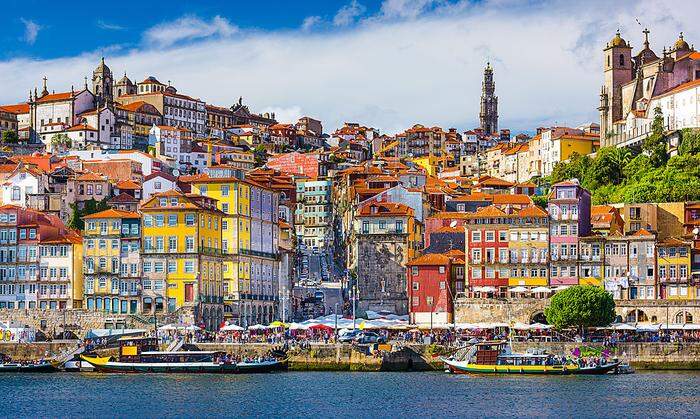 Beim Schifferlfahren lasst sich die Farbenpracht Portos am besten entdecken