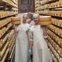 Johanna Leitner, Sandra Sagmeister, Daniel Ebner freuen sich über Gold für den Bio-Heublumenkäse