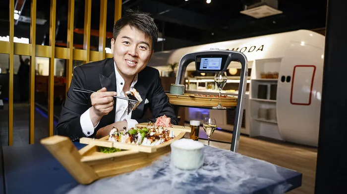 "Momoda" heißt das neue Lokal von Thomas Liu. Es ist eine ganz neuartige Kombination aus Teppanyaki Buffet, Sushi und brasilianischen Rodizio.