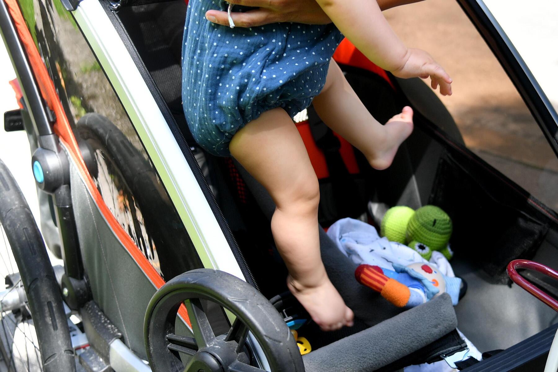 Baby im Anhänger: 37-Jähriger bei Radunfall verletzt