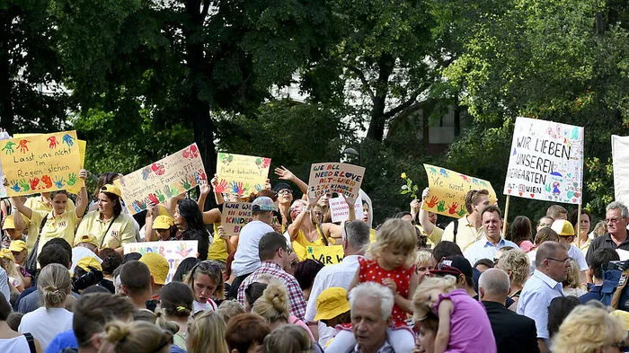 Bereits Ende Juli hatten betroffene Eltern und Kinder vor dem Wiener Rathaus protestiert 