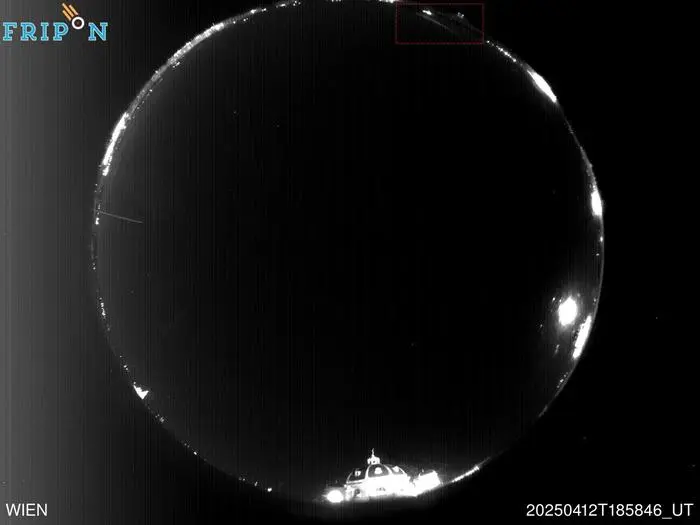 Die Feuerkugel rot markiert  | Die Feuerkugel rot markiert 