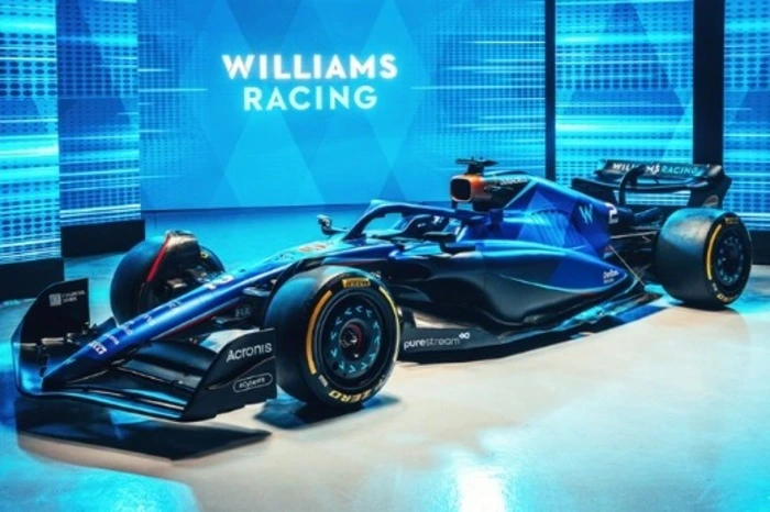 Williams: Der neue FW 45. "FW" steht für den Gründer und langjährigen Teamchef Frank Williams. Neben Alexander Albon wird Formel 1-Neuling Logan Sargeant im zweiten Auto Platz nehmen